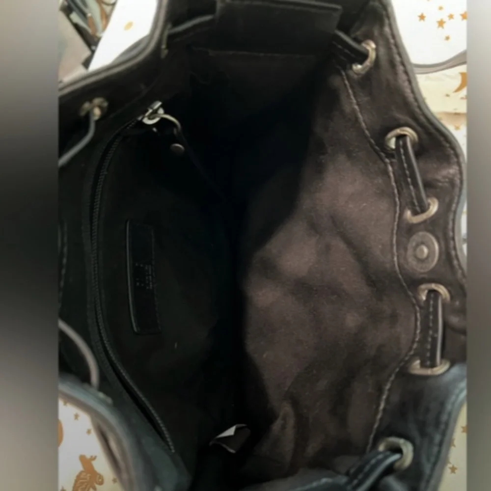 Frye black illana bucket-hobo euc